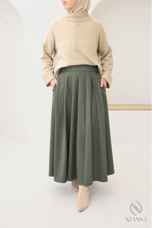 Long tailored skirt with pleats and pockets, flared cut