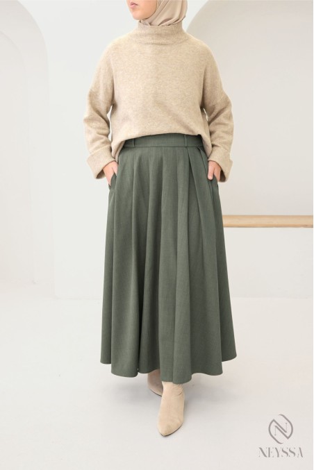 Long tailored skirt with pleats and pockets, flared cut