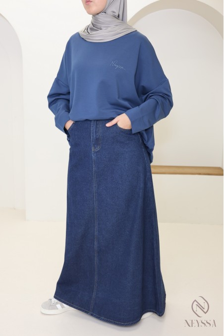 Oversized sweatshirt-style cotton T-shirt for athletic hijabi women