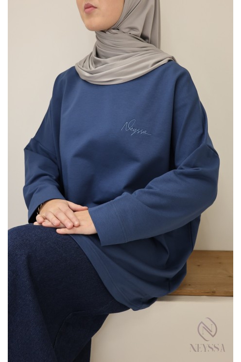Oversized sweatshirt-style cotton T-shirt for athletic hijabi women