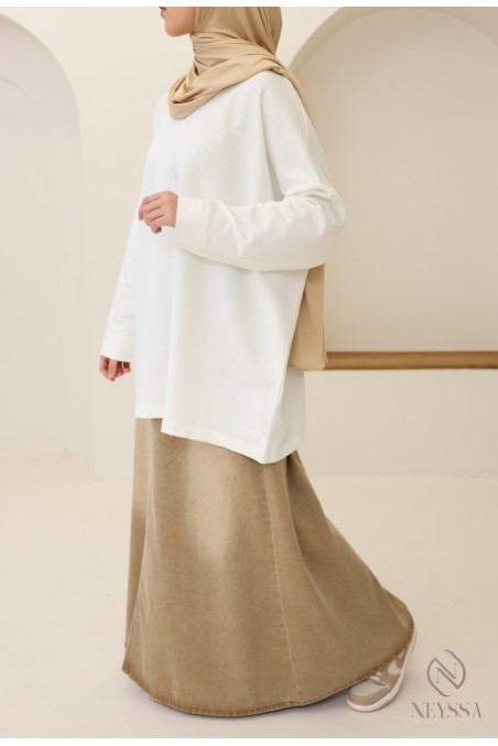 Mid-length ivory T-shirt for hijabi women for trendy sports