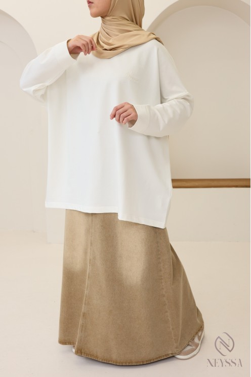 Mid-length ivory T-shirt for hijabi women for trendy sports