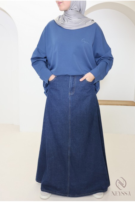 Oversized sweatshirt-style cotton T-shirt for athletic hijabi women