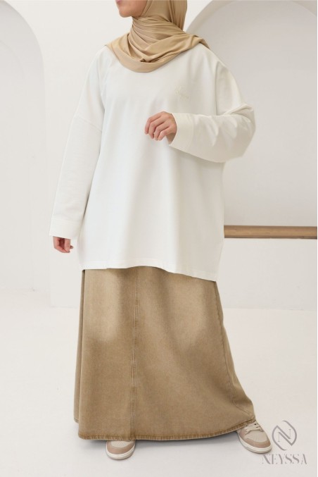 Mid-length ivory T-shirt for hijabi women for trendy sports
