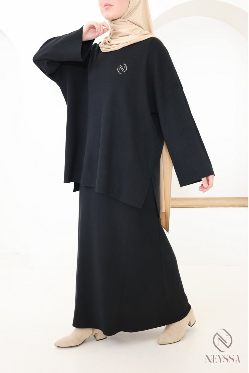 Women's black tunic and long skirt set in woven knit for winter