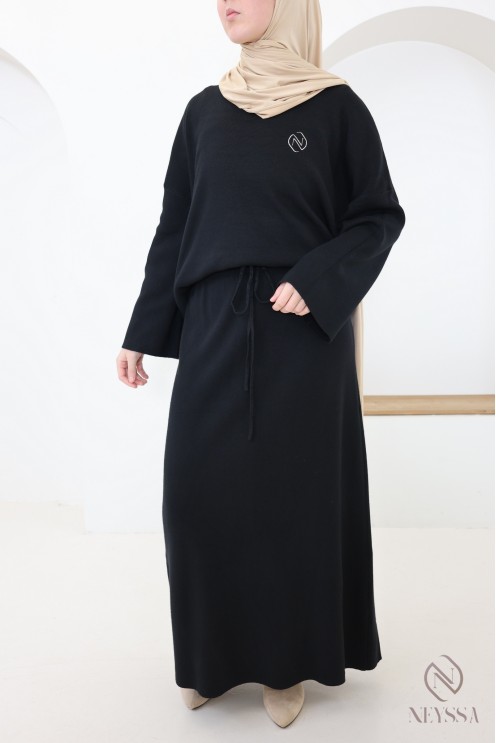 Women's black tunic and long skirt set in woven knit for winter