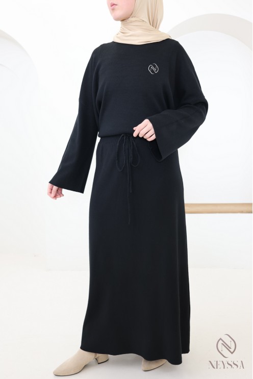 Women's black tunic and long skirt set in woven knit for winter