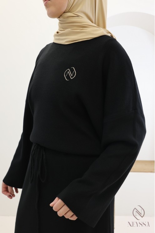 Women's black tunic and long skirt set in woven knit for winter