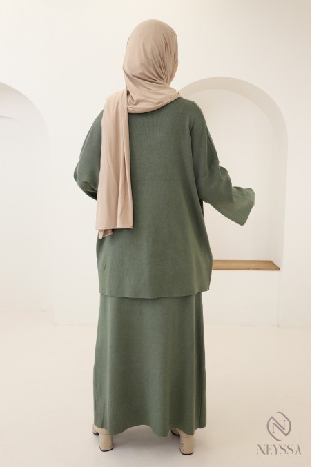 Khakifarbenes Set aus langem Rock und Strickjacke