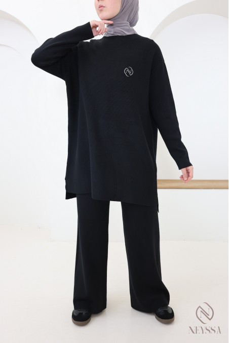 Women's soft woven knit jumper and trousers set, modest cut