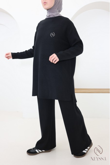 Women's soft woven knit jumper and trousers set, modest cut