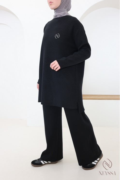 Women's soft woven knit jumper and trousers set, modest cut