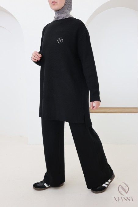 Women's soft woven knit jumper and trousers set, modest cut