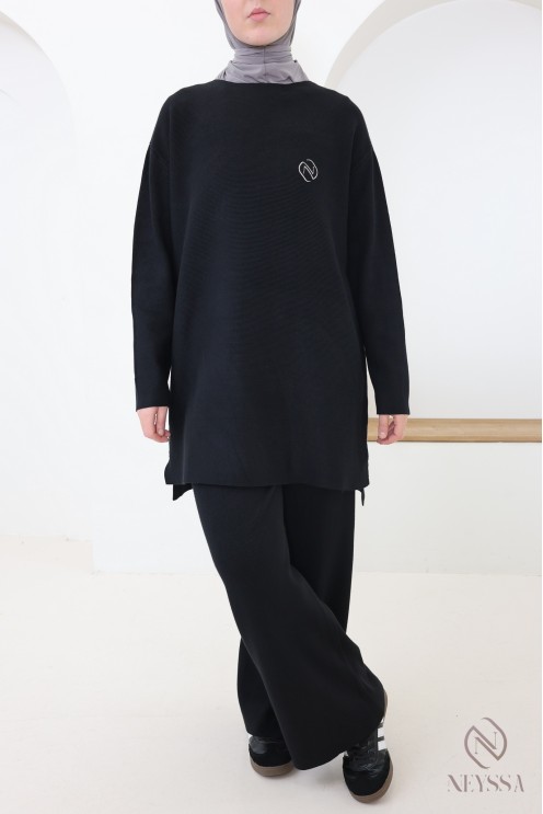 Women's soft woven knit jumper and trousers set, modest cut