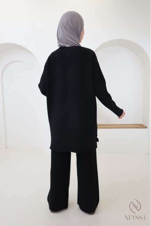 Women's soft woven knit jumper and trousers set, modest cut