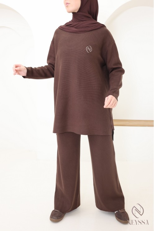Women's soft woven knit jumper and trousers set, modest cut