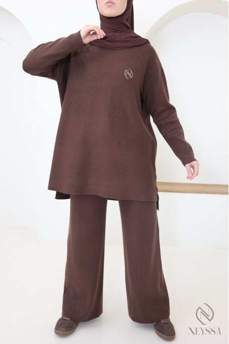 Women's soft woven knit jumper and trousers set, modest cut