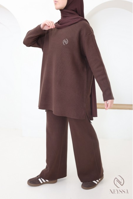 Women's soft woven knit jumper and trousers set, modest cut