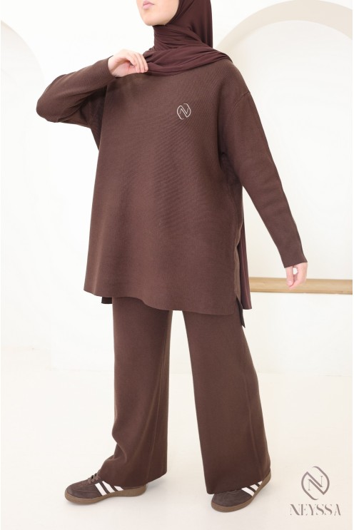 Women's soft woven knit jumper and trousers set, modest cut