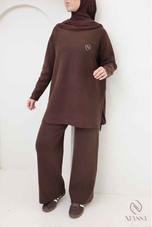 Women's soft woven knit jumper and trousers set, modest cut