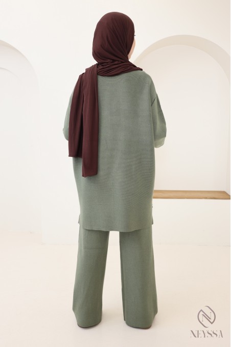 Women's soft woven knit jumper and trousers set, modest cut