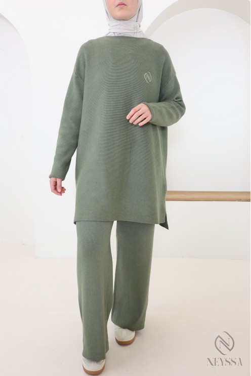 Women's soft woven knit jumper and trousers set, modest cut