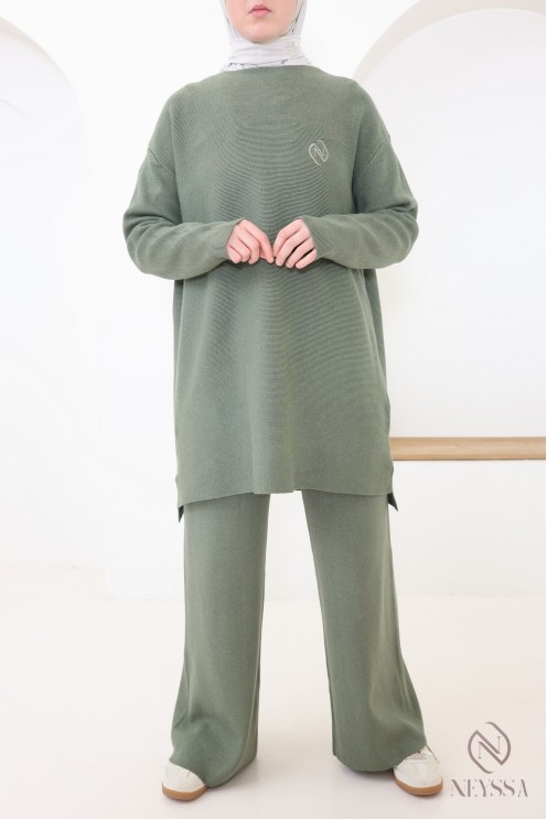 Women's soft woven knit jumper and trousers set, modest cut