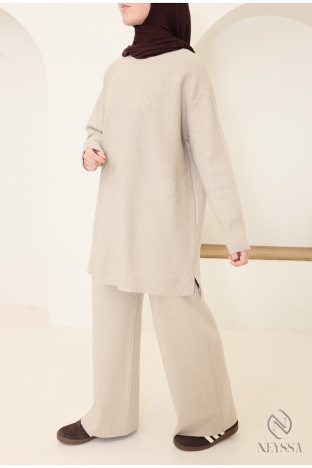 Ensemble femme en maille tissée douce, pull et pantalon assorti