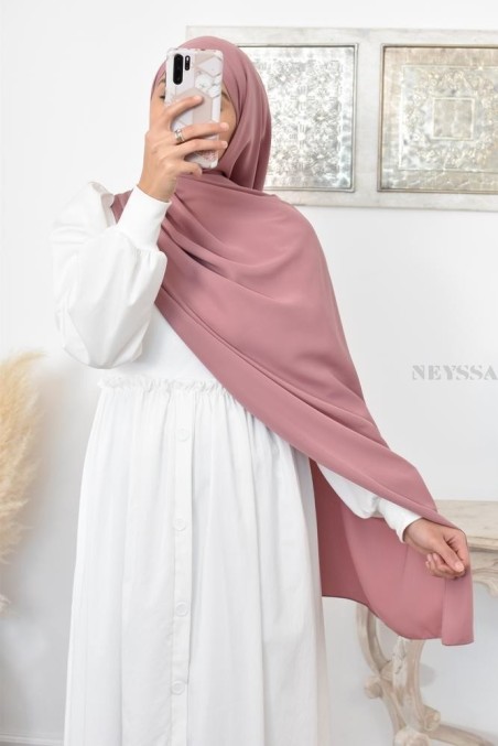 Hijab gift box offered by Neyssa, a collection of trendy scarves offered at great rates.