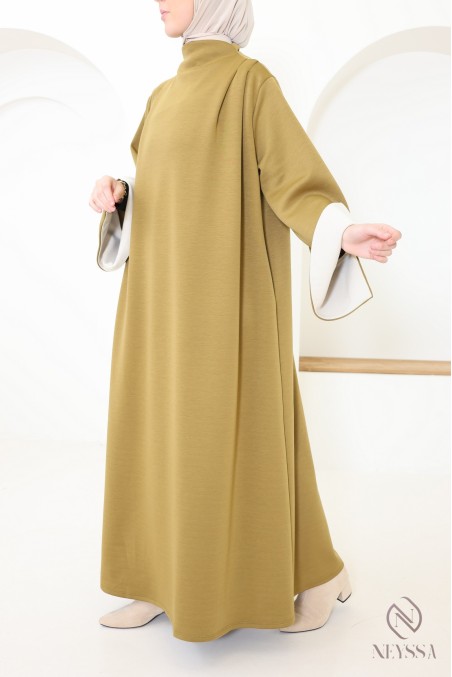 Langärmeliges Kleid mit gewebtem Strickkragen und Stehkragen