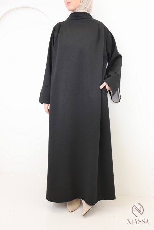 Langärmeliges Kleid mit gewebtem Strickkragen und Stehkragen