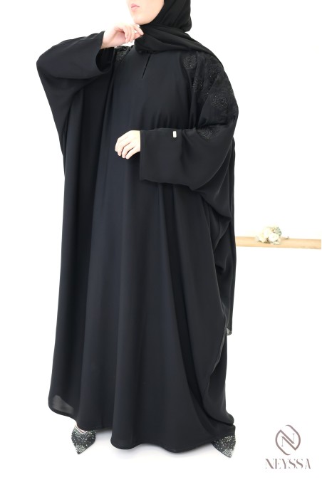 Abaya Dubaï coupe papillon avec broderie et strass femme hijabi
