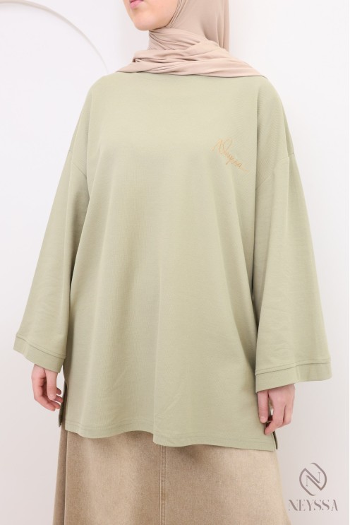 Trendy oversized long-sleeved T-shirt for hijabi women