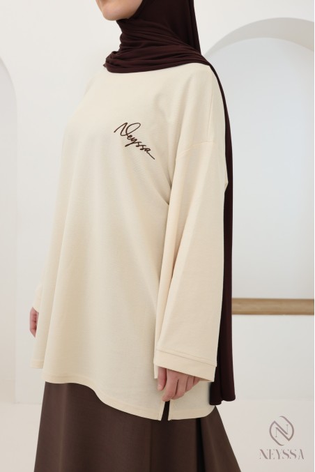 T shirt beige à manches longues signé Neyssa, tissu maille piqué