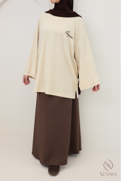 Trendy oversized long-sleeved T-shirt for hijabi women