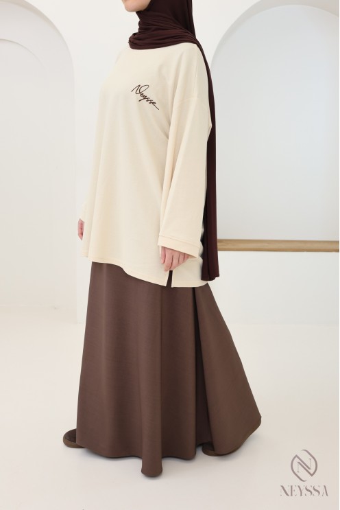 Trendy oversized long-sleeved T-shirt for hijabi women