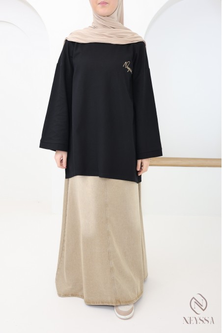 Trendy oversized long-sleeved T-shirt for hijabi women