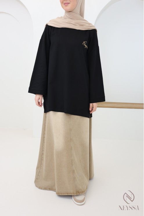 Trendy oversized long-sleeved T-shirt for hijabi women