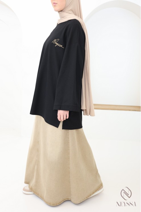 Trendy oversized long-sleeved T-shirt for hijabi women
