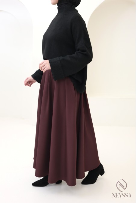 Long tailored skirt with pleats and pockets, flared cut
