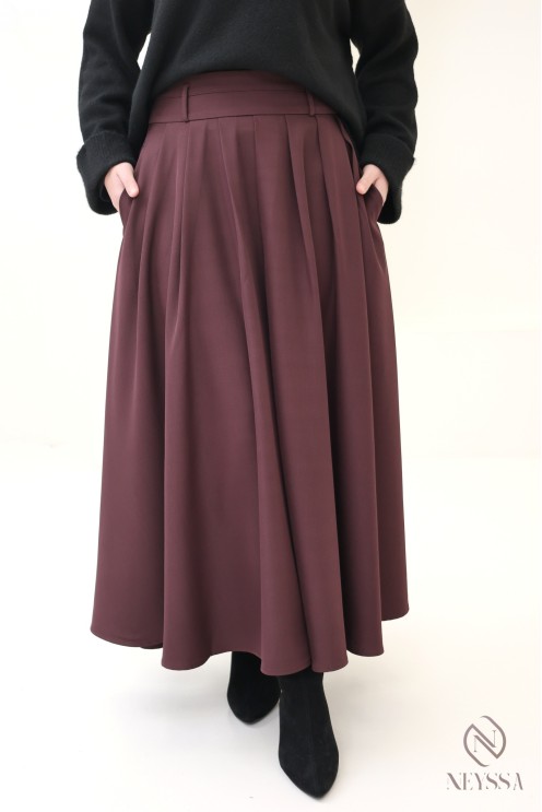 Long tailored skirt with pleats and pockets, flared cut