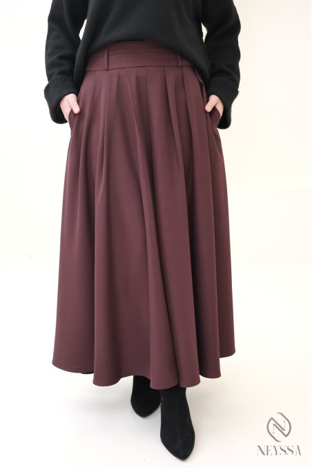 Long tailored skirt with pleats and pockets, flared cut