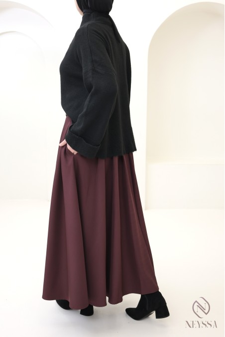 Long tailored skirt with pleats and pockets, flared cut