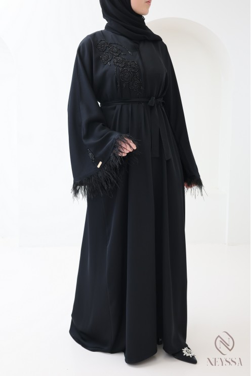 Abaya Dubaï noir avec perles et plumes, coupe moderne élégante