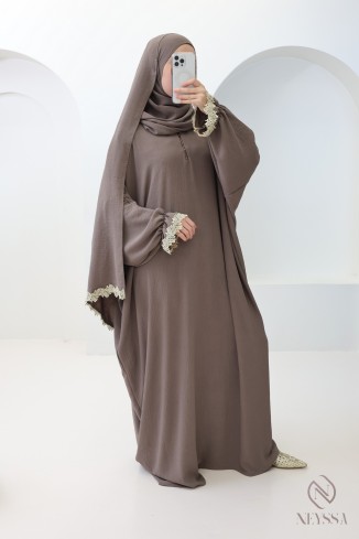 Robe de prière coupe papillon hijab intégré, avec broderie dorée 2