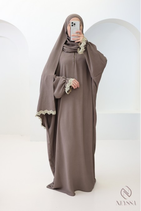 Robe de prière coupe papillon hijab intégré, avec broderie dorée
