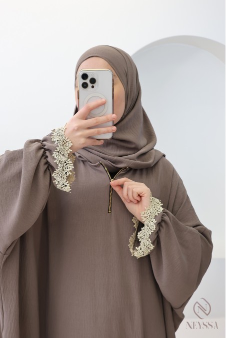 Gebetskleid im Schmetterlingsschnitt mit integriertem Hijab