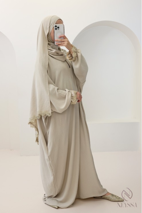 Gebetskleid im Schmetterlingsschnitt mit integriertem Hijab