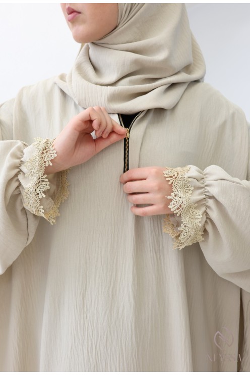 Robe de prière coupe papillon hijab intégré, avec broderie dorée