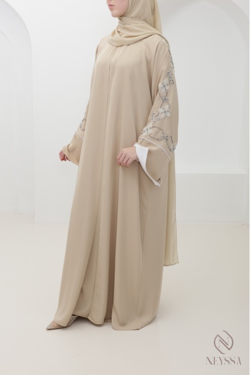 Abaya Dubaï kimono beige avec perlages argenté tendance pour l'aïd